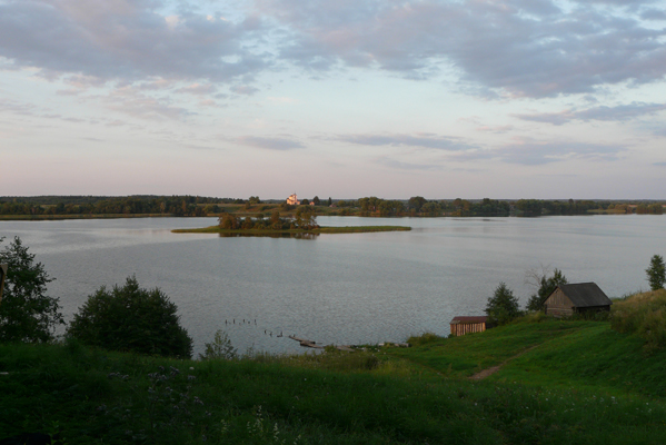 Озеро Мстино, вид от церкви с. Леонтьево