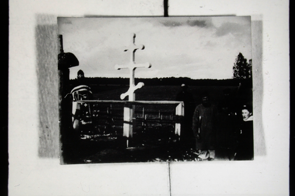 Момент панихиды и освящения креста, 1907 г. Фото А.К. Хребтова