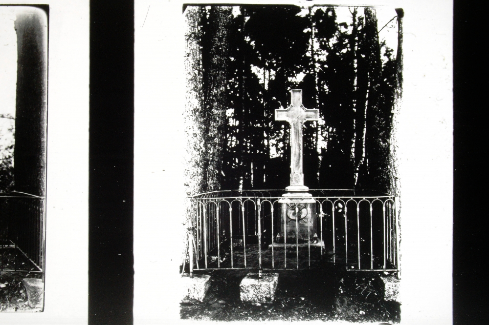 Памятник на могиле А.Г. Венецианова. Фото А.К. Хребтова, 1907 г.