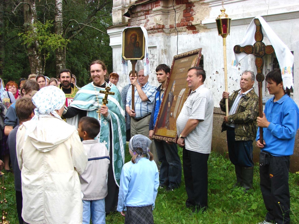 Завершение крестного хода в с. Матвеево 20 июля 2008 г. Фото В.В. Сердюка