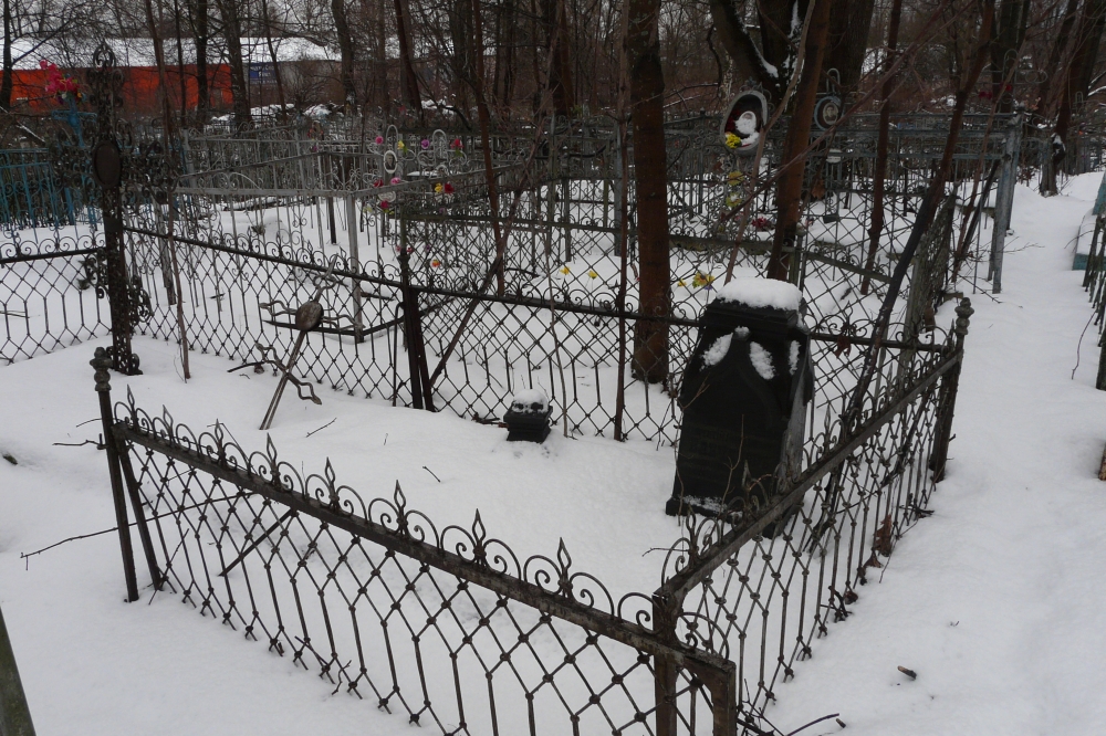 Семейное захоронение рода Ванчаковых на Старом кладбище. Фото Д. Ивлева