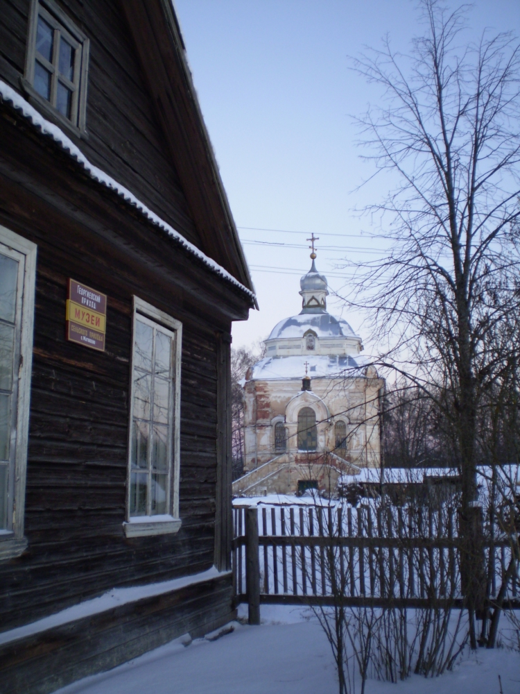 Вид от Музея Сельского прихода на Георгиевскую церковь с. Матвеево. 